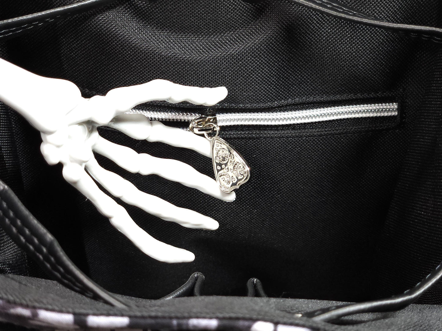 Witchy black cat purse, Handmade Gothic drawstring bag, Black cat one of a kind purse, Spooky shoulder bag, Goth bucket bag, Creepy gift