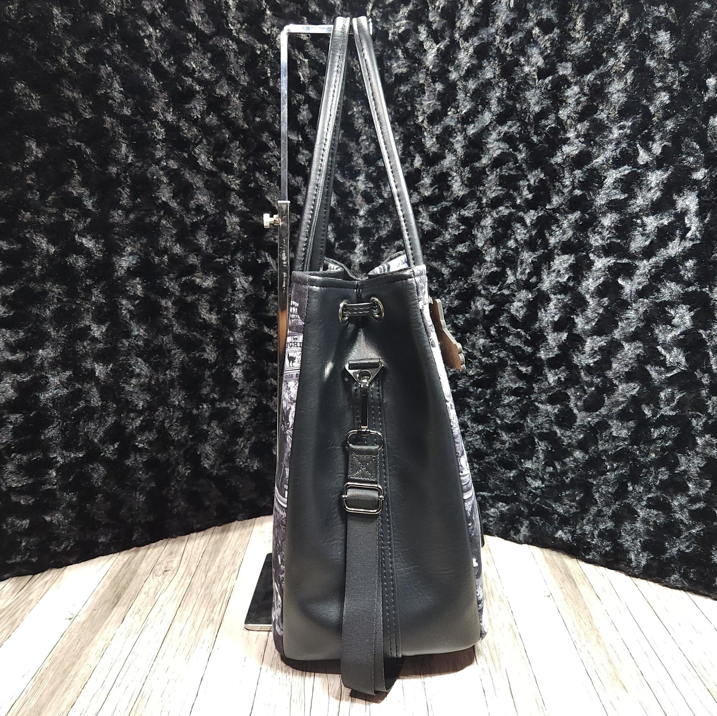 Witchy black cat purse, Handmade Gothic drawstring bag, Black cat one of a kind purse, Spooky shoulder bag, Goth bucket bag, Creepy gift