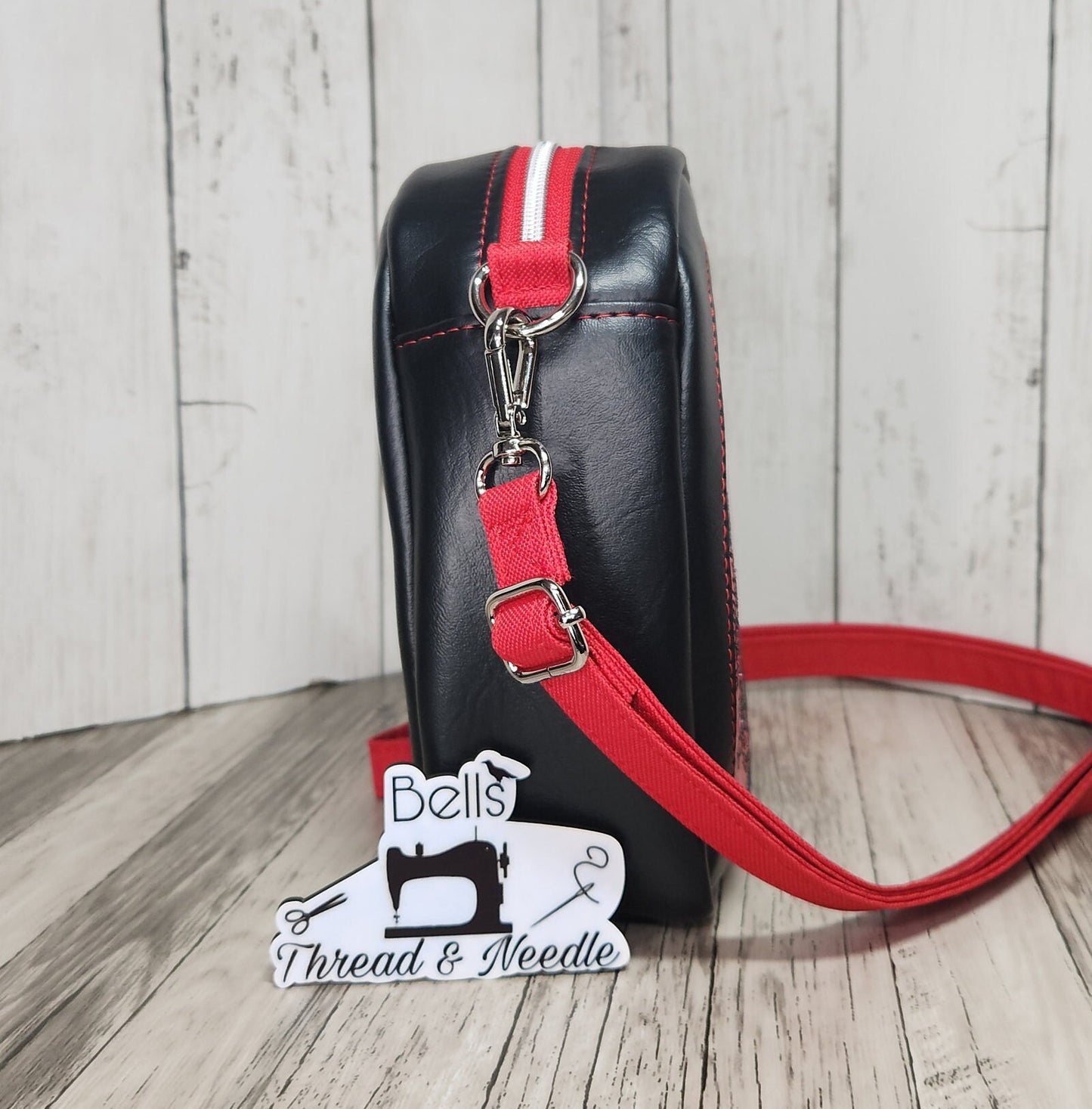Batty sweethearts purse, handmade heart-shaped bag, lil heartbreaker crossbody bag, Gothic heart purse, Bats, Embroidered bag.